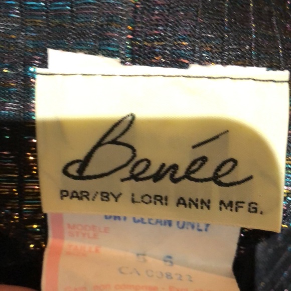 Vintage dress w/removable shoulder pads - Picture 8 of 11